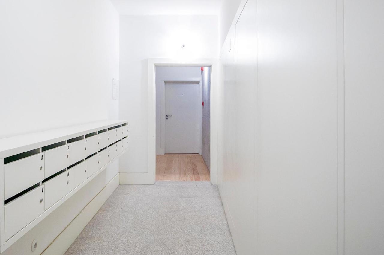 Apartment Flores Plaza By Lovelystay