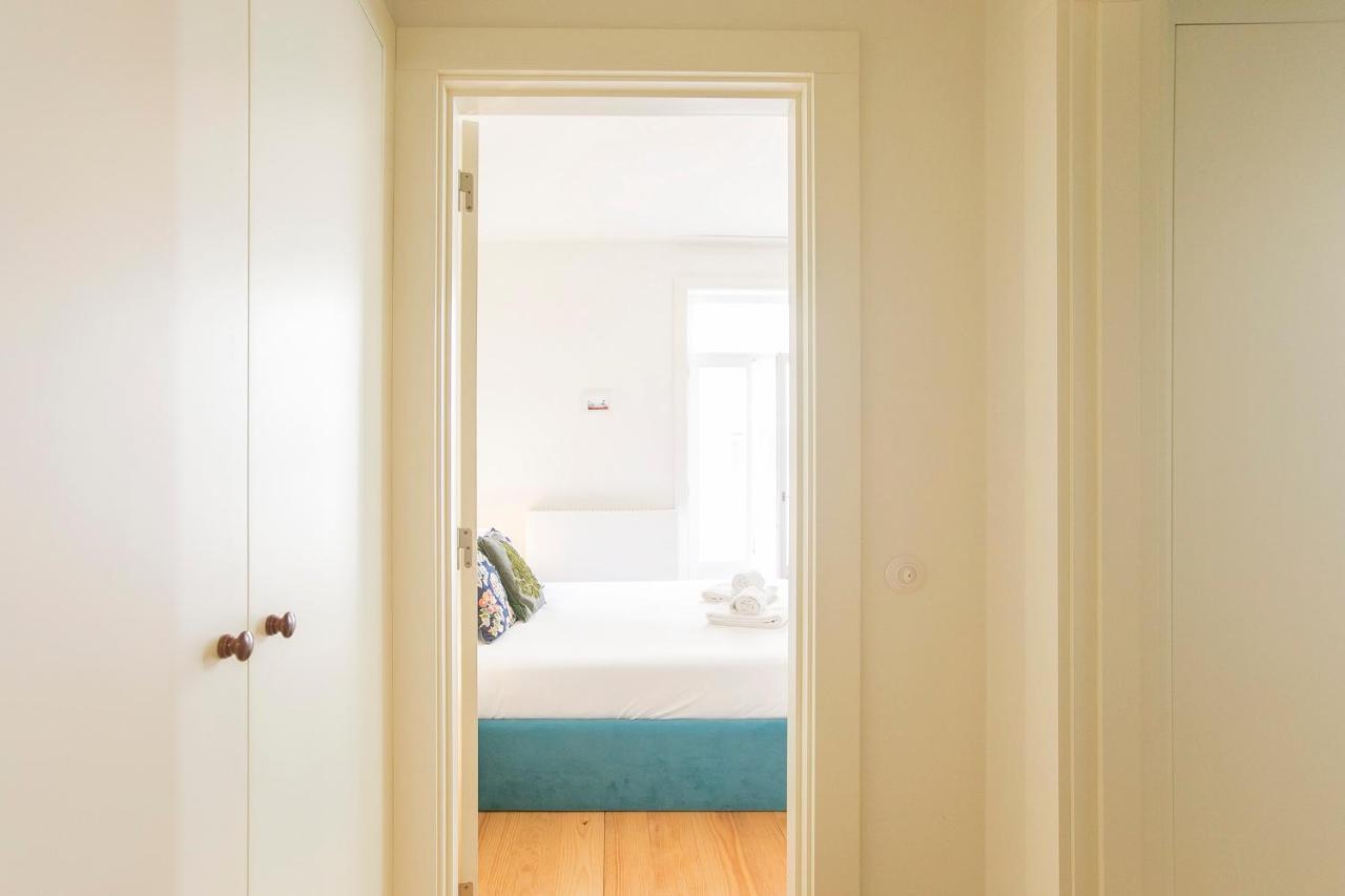 Apartment Flores Plaza By Lovelystay